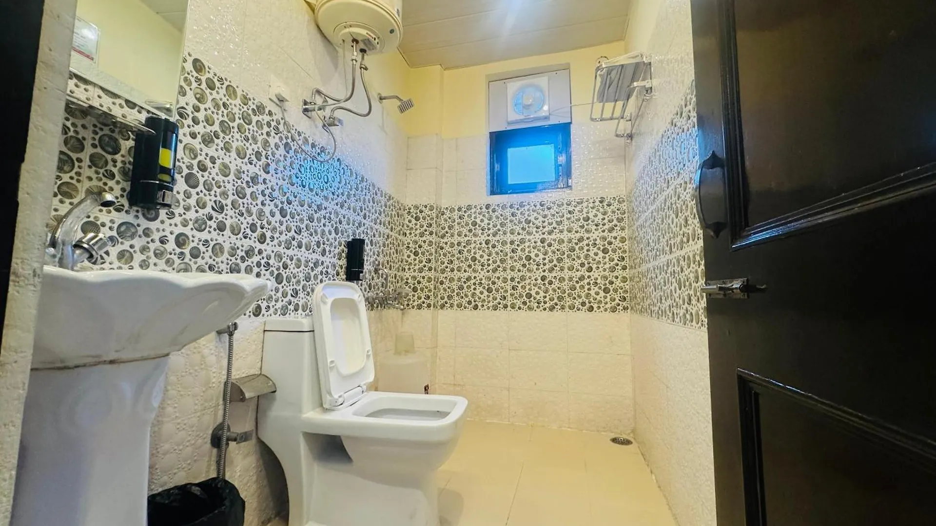 The Royal Vista Hotel Shimla 2*,  India